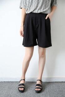 成人短裤裤腿卷法视频,打造时尚潮流穿搭