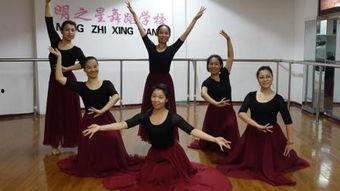 现代成人独舞视频欣赏,现代成人独舞艺术魅力赏析